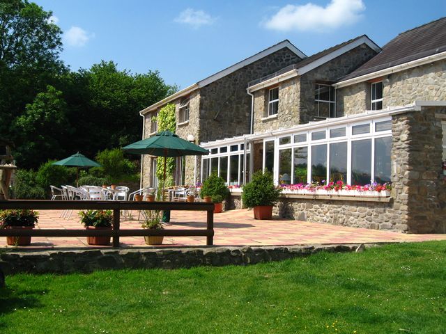Llanerchindda Farm Guest House & Self Catering Cottages 